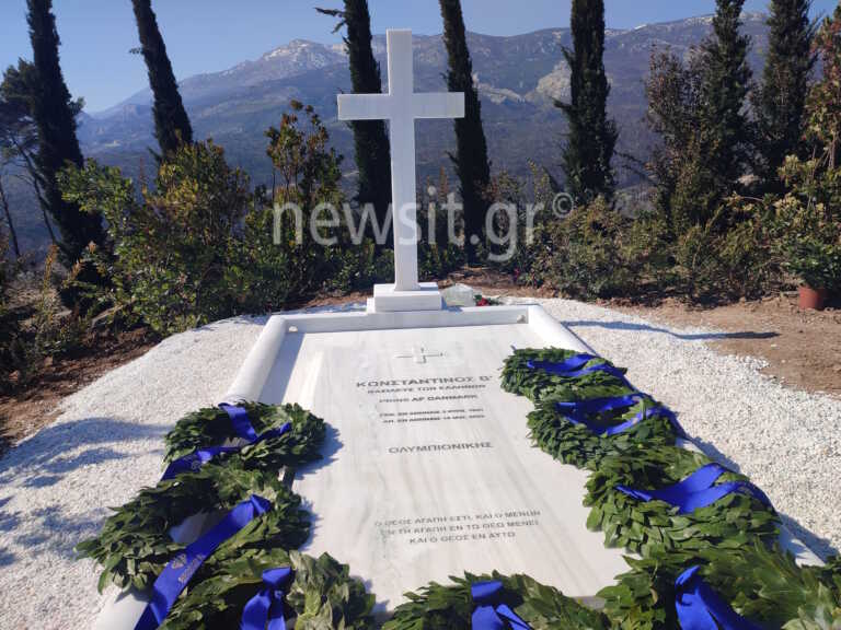 Κωνσταντίνος Β΄ Βασιλεύς των Ελλήνων - Ολυμπιονίκης: Αυτό αναγράφει το μνήμα του τέως βασιλιά στο Τατόι
