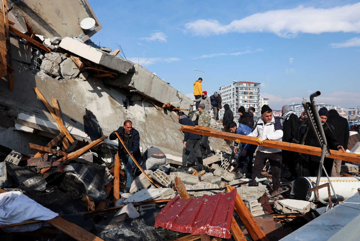 Σεισμός Τουρκία: Βίντεο από την διάσωση παιδιού στο Χατάι – Ήταν εγκλωβισμένο στα ερείπια για 28 ώρες