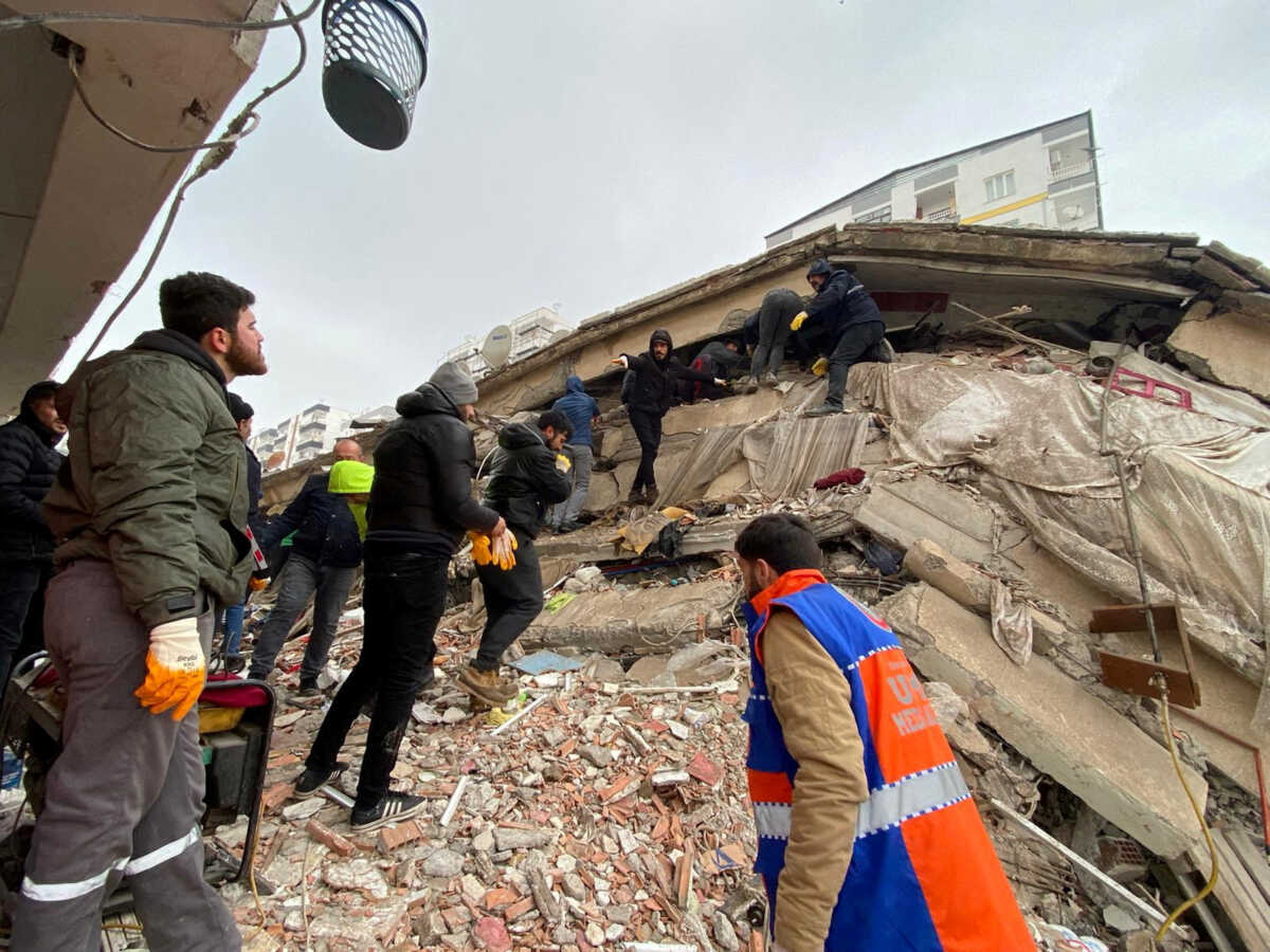 Σεισμός την Τουρκία: Συγκλονίζει Έλληνας από το Γκαζιαντέπ – «Ένιωθα ότι θα πέσει το κτήριο»