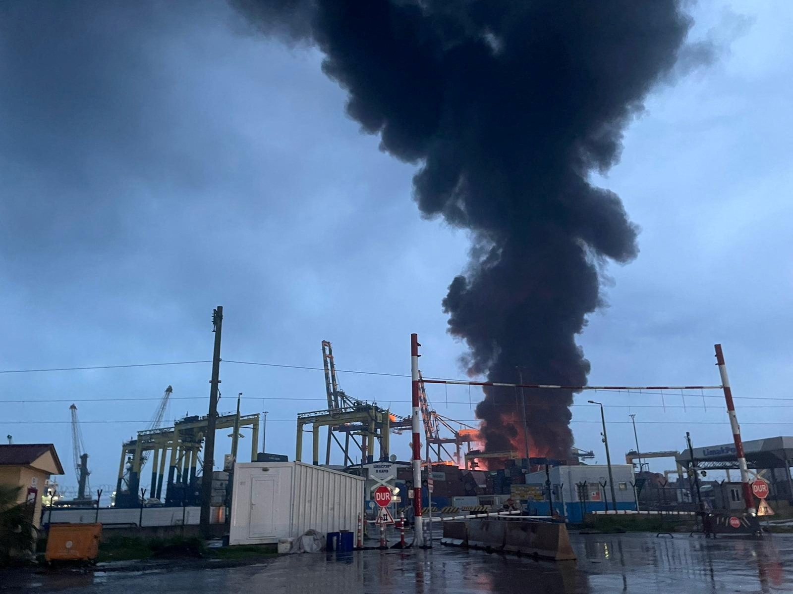 Τουρκία: Αναζωπυρώθηκε η φωτιά στο λιμάνι της Αλεξανδρέττας