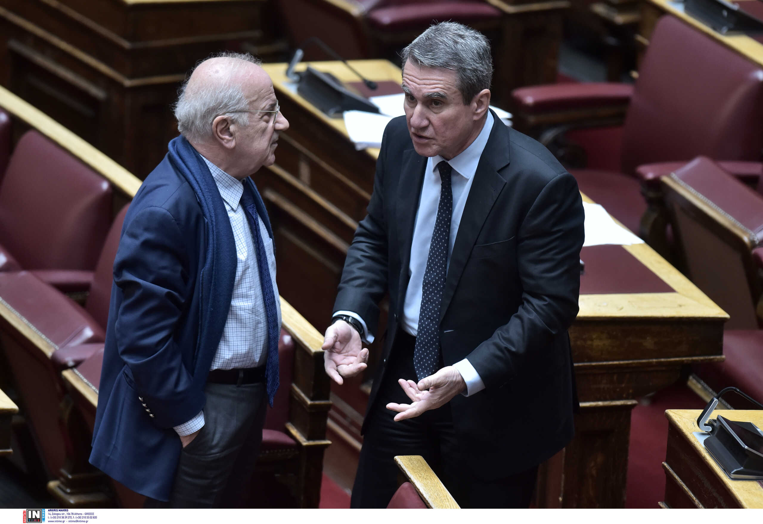 «Σκοτωμός» στη Βουλή για την αποχή του ΣΥΡΙΖΑ από τις ψηφοφορίες