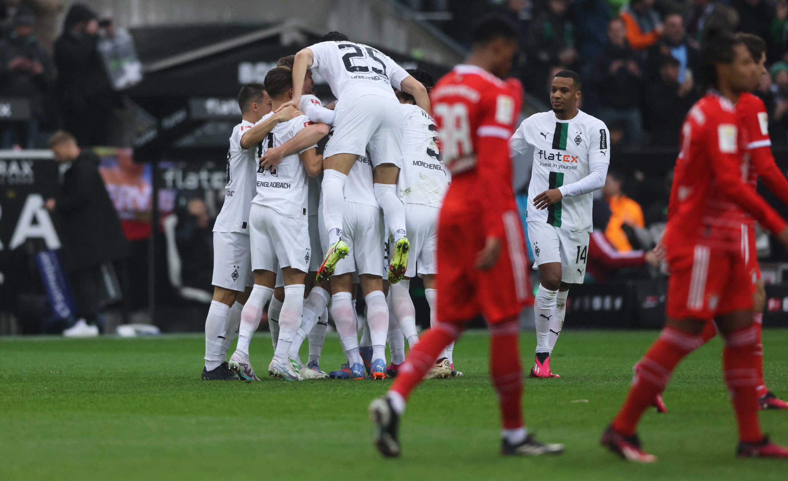 Soccer Football - Bundesliga - Borussia Moenchengladbach v Bayern Munich - Borussia-Park, Moenchengladbach, Germany - February 18, 2023 Borussia Moenchengladbach's Lars Stindl celebrates scoring their first goal with teammates REUTERS