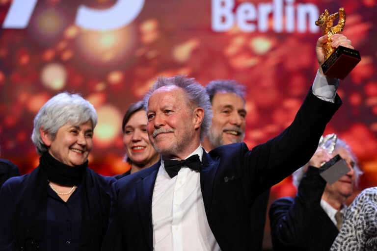 Χρυσή Άρκτος στο «On The Adamant» στο 73ο Φεστιβάλ Βερολίνου - Αργυρό βραβείο σκηνοθεσίας σε ταινία που γυρίστηκε στην Ελλάδα