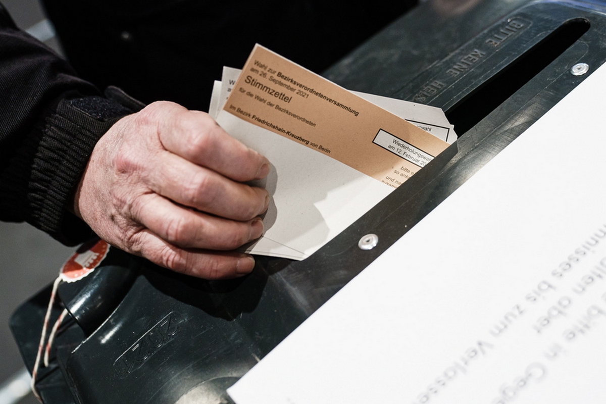 epa10463103 A man casts his vote during Berlin election rerun, in Berlin, Germany, 12 February 2023. Berlin repeats the election for the 19th Berlin House of Representatives after Berlin's Constitutional Court declared the state election from 26 September 2021 invalid and ordered a re-run due to 'systematic faults'.  EPA