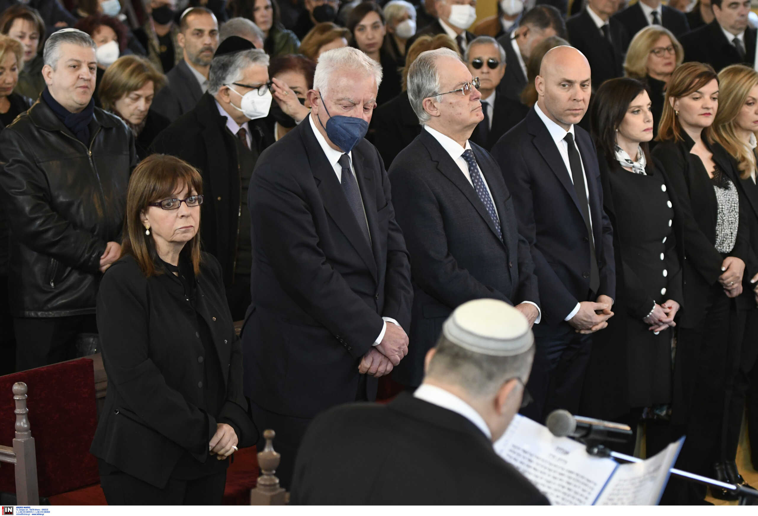 Κηδεία Μωυσή Ελισάφ: Δάκρυσε ο ραβίνος μπροστά στην Κατερίνα Σακελλαροπούλου