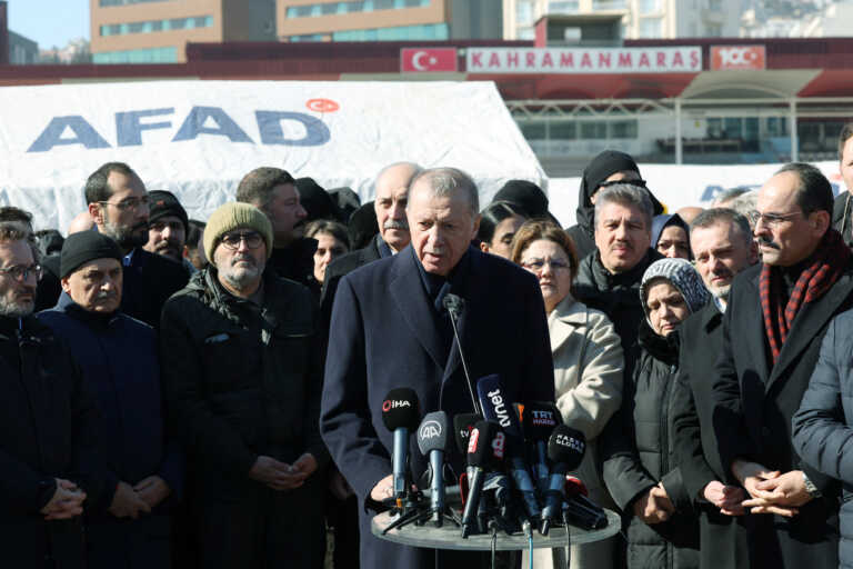 Συγγνώμη από τον Ερντογάν για την καθυστέρηση στις επιχειρήσεις διάσωσης μετά τον σεισμό στην Τουρκία
