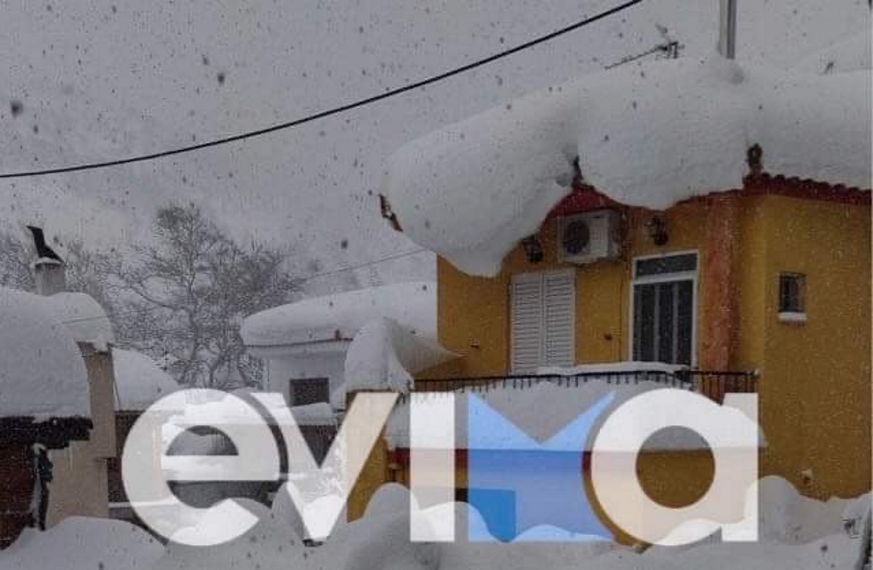 Εύβοια: Ακόμα χιονισμένη η Στενή – Φοβούνται μήπως δεν αντέξουν οι στέγες