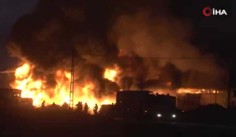Μεγάλη φωτιά σε εργοστάσιο πλαστικών στη σεισμόπληκτη Αντιόχεια!