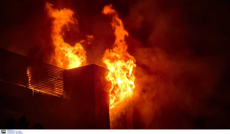 Φρικτός θάνατος στις φλόγες για 50χρονο άντρα στη Νάουσα - Η φωτιά τύλιξε τη μονοκατοικία του