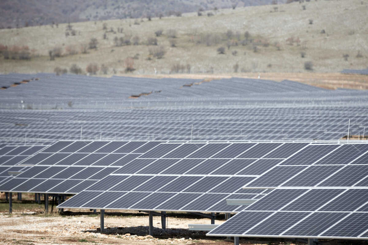 Σκρέκας: Nέα επιδότηση για φωτοβολταϊκά σε στέγες και ηλιακούς θερμοσίφωνες