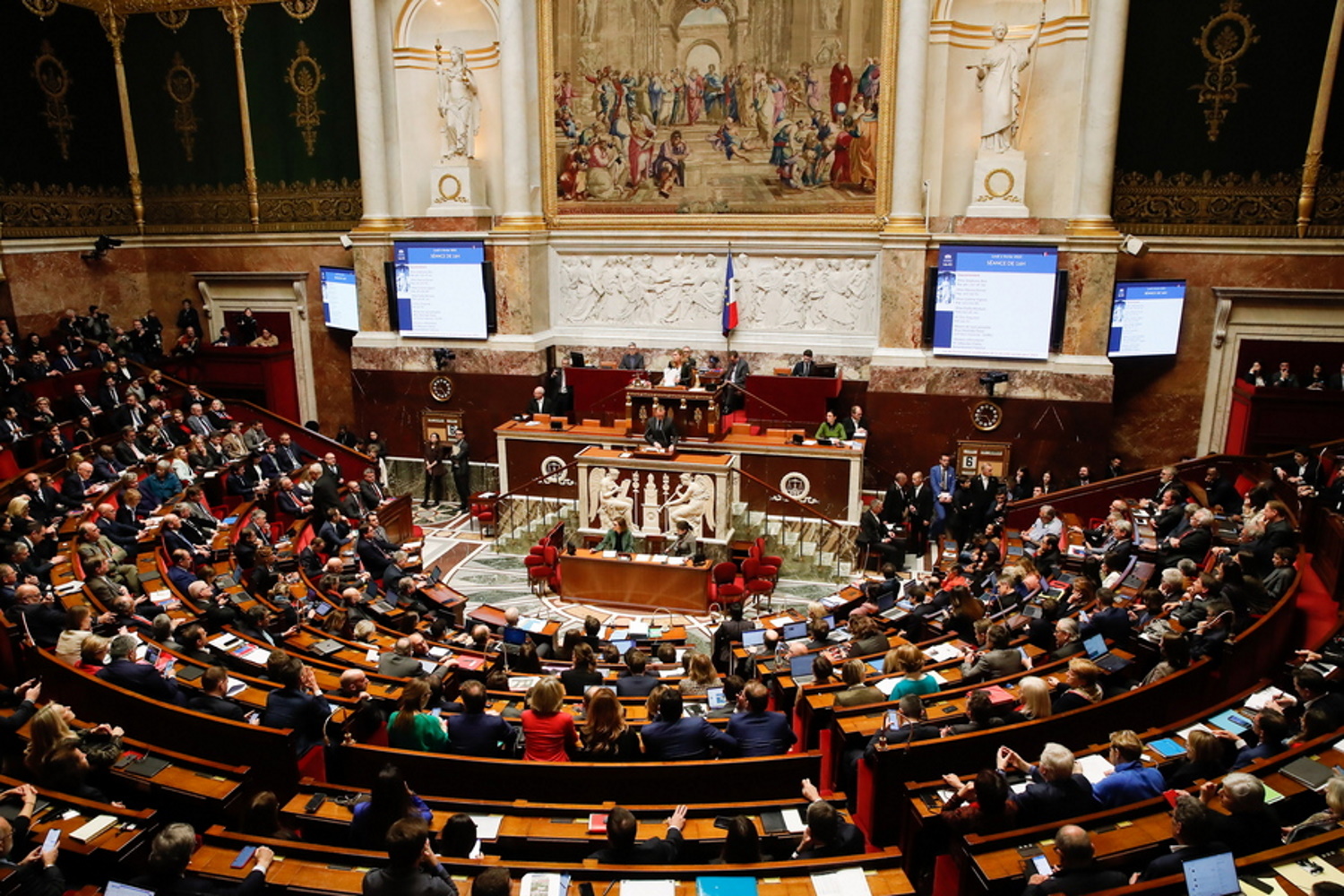 Γαλλία: Κόντρες στην Εθνοσυνέλευση στη συζήτηση για το συνταξιοδοτικό