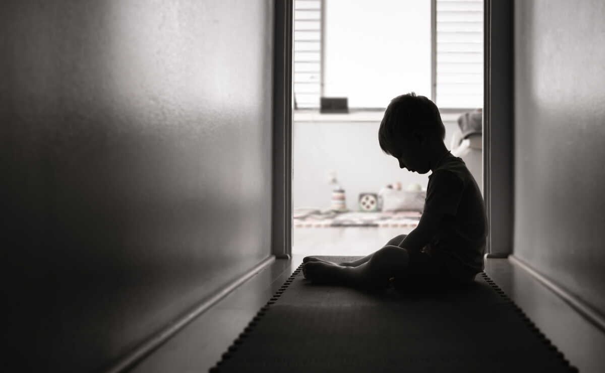 Σεξουαλική κακοποίηση 4χρονου: Ο πατέρας ασελγούσε και η γιαγιά κυκλοφορούσε γυμνή