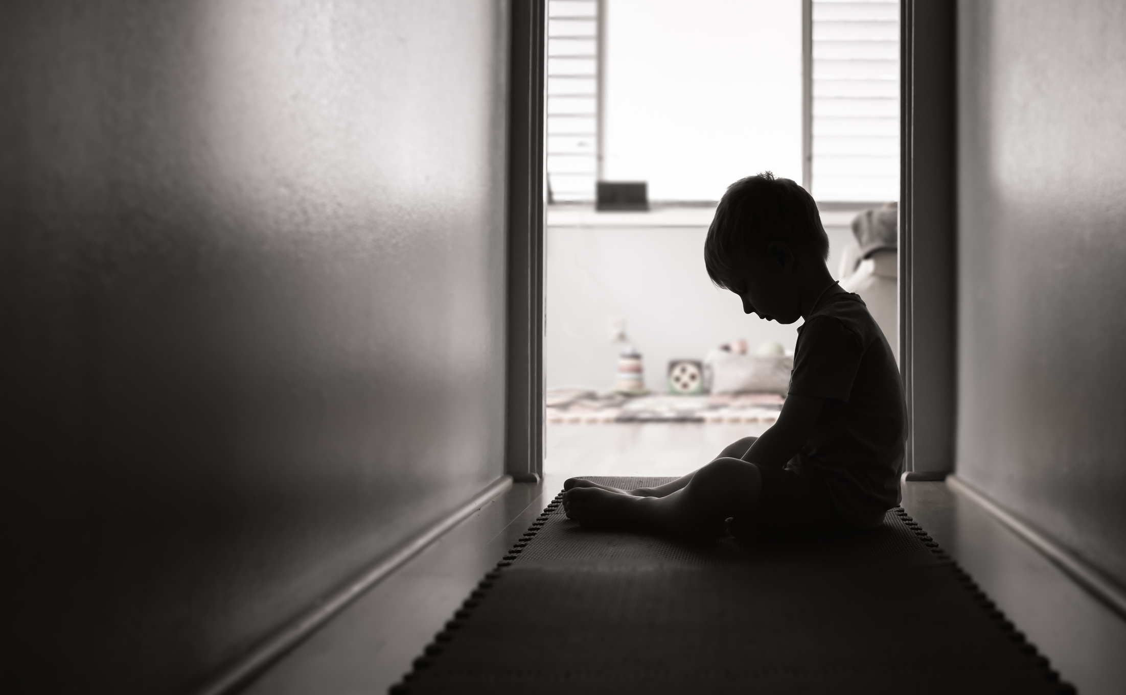 Σεξουαλική κακοποίηση 4χρονου: Ο πατέρας ανάγκαζε το παιδί να βλέπει το βιασμό του στην τηλεόραση