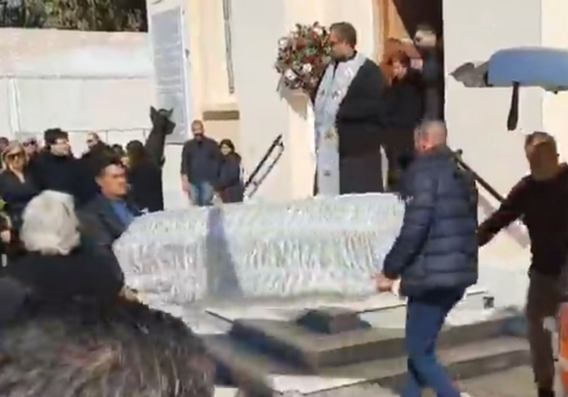 Κρήτη: Τελευταίο αντίο στον επιχειρηματία που απανθρακώθηκε σε αντιπροσωπεία αυτοκινήτων