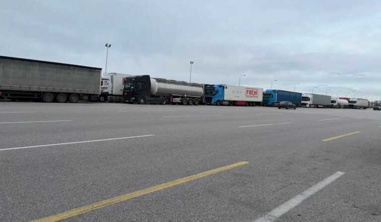 Ουρές χιλιομέτρων στα διόδια Μαλγάρων - Εγκλωβισμένοι και απελπισμένοι οδηγοί στη Θεσσαλονίκη