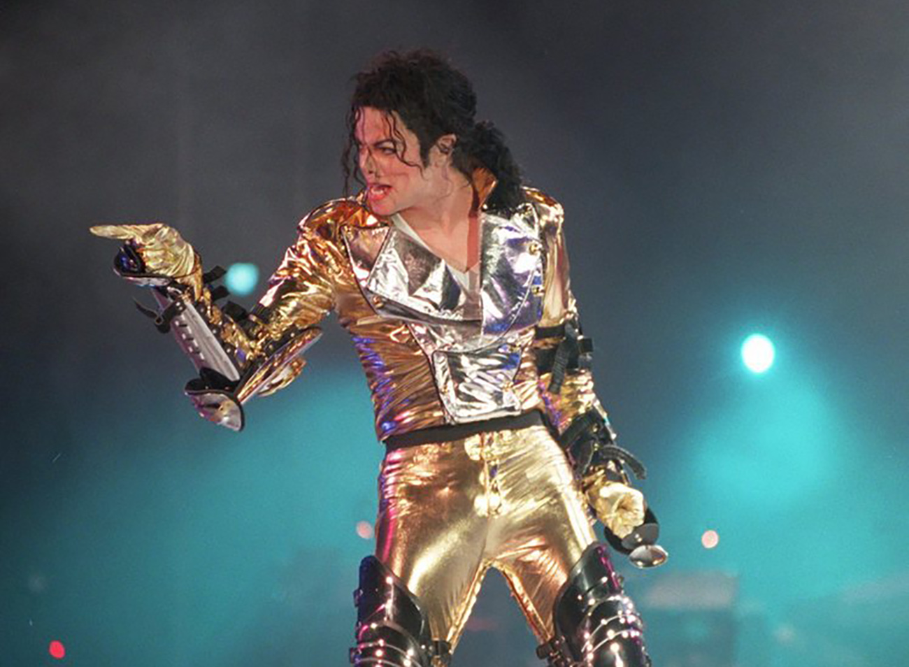 epa01774809 (FILE) US singer Michael Jackson pictured during the first concert of his HiStory tour in front of 150,000 fans in Prague, Czech Republic, 07 September 1992. Michael Jackson, the self-appointed 'King of Pop', died unexpectedly on 25 June 2009, aged only 50, after suffering a cardiac arrest. When the ambulance arrived at his house in Los Angeles, Jackson had already stopped breathing; reanimation was not successful.  EPA
