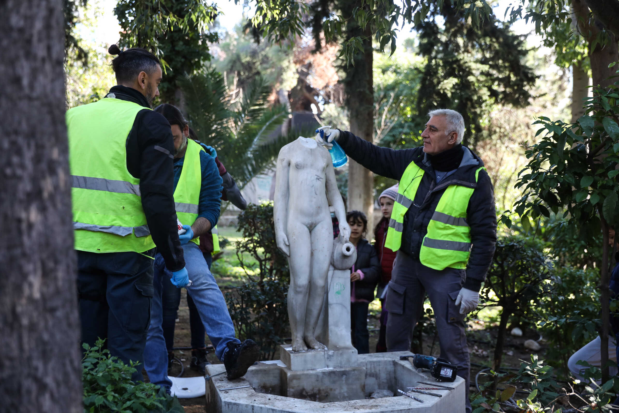 Δήμος Αθηναίων: «Ομορφαίνουν» και πάλι γλυπτά και μνημεία στο κέντρο της πόλης – Συνεχίζεται το πρόγραμμα αποκατάστασης