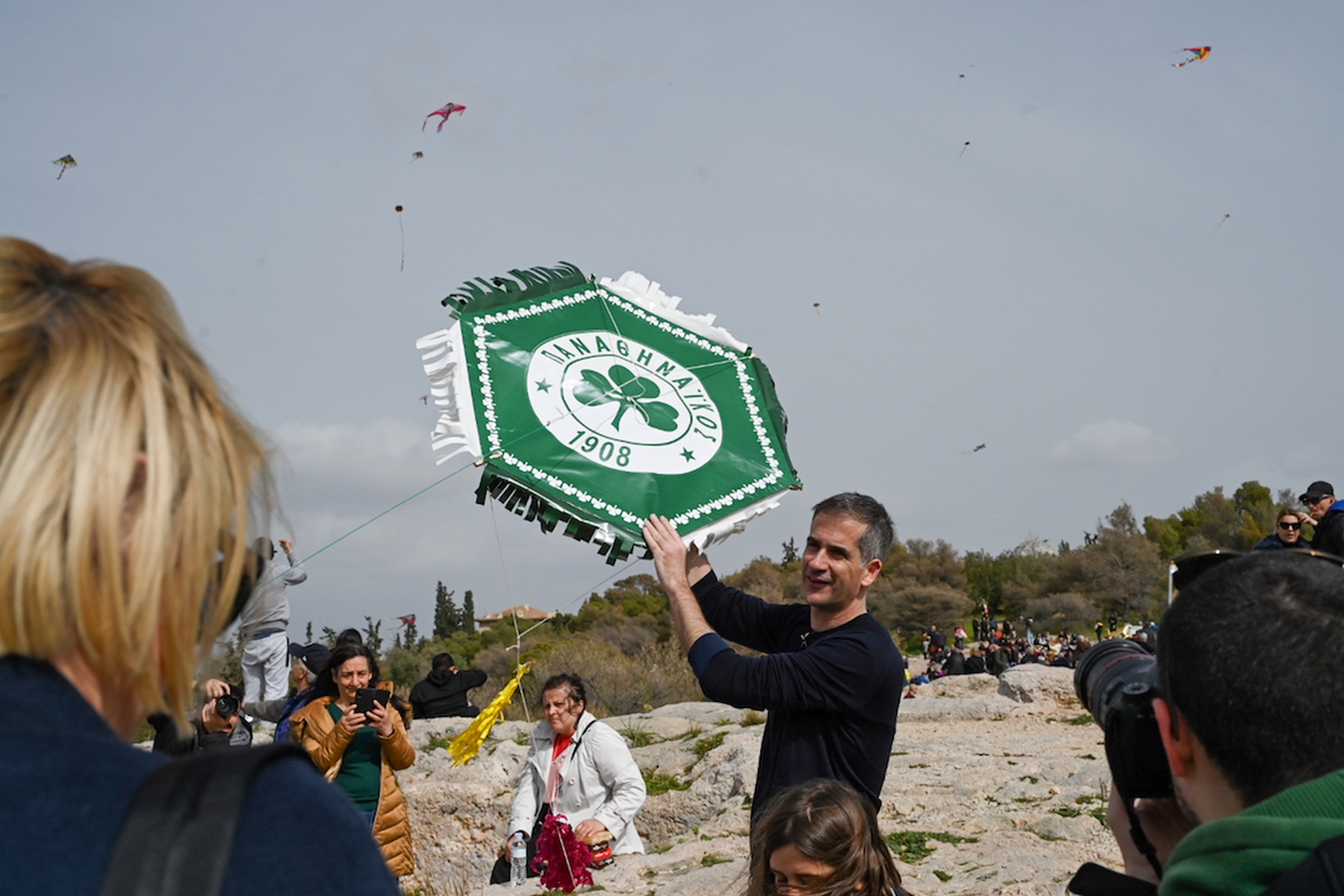 Ο Κώστας Μπακογιάννης πέταξε χαρταετό με το σήμα του Παναθηναϊκού