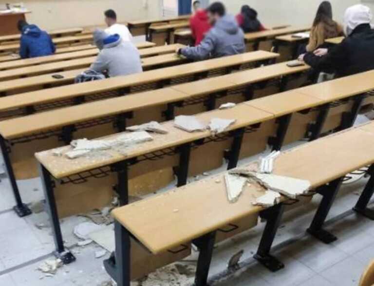 Εικόνες ντροπής στο Πανεπιστήμιο Πατρών με τμήμα της οροφής να έχει καταρρεύσει και φοιτητές να γράφουν