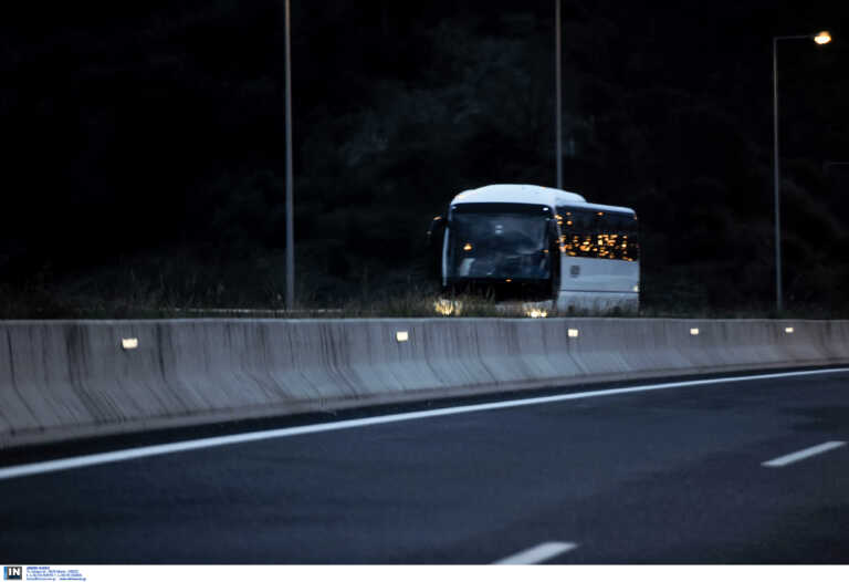 Κατέβασαν στο δρόμο και άρχισαν να χτυπούν οδηγό λεωφορείου των ΚΤΕΛ στην καρδιά της Θεσσαλονίκης