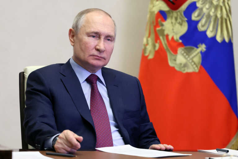 Ο Πούτιν ενημερώνει τους στρατιωτικούς διοικητές και το κοινοβούλιο για την κατάσταση στην Ουκρανία