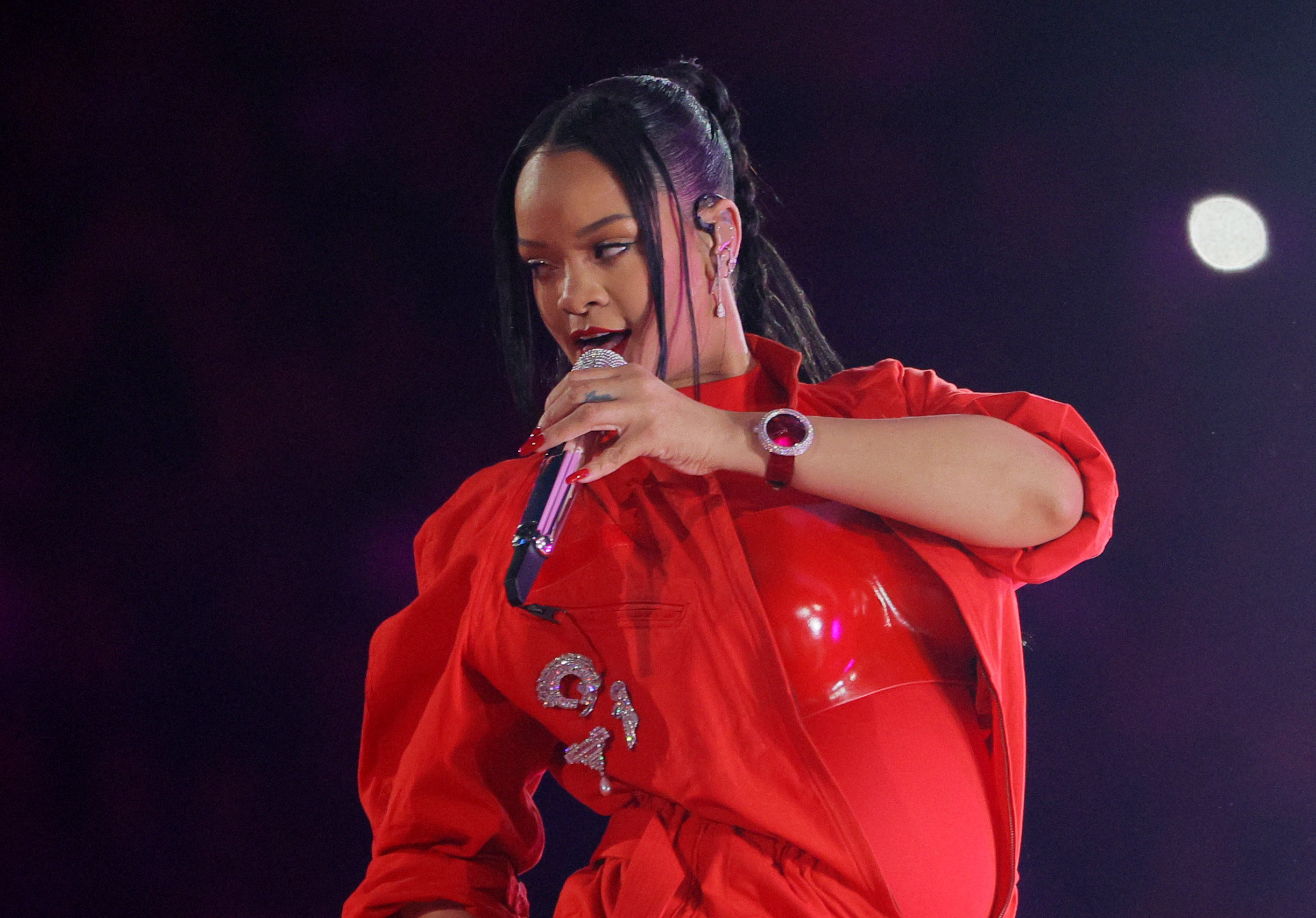 Football - NFL - Super Bowl LVII - Half-Time Show - State Farm Stadium, Glendale, Arizona, United States - February 12, 2023 Rihanna performs during the halftime show REUTERS