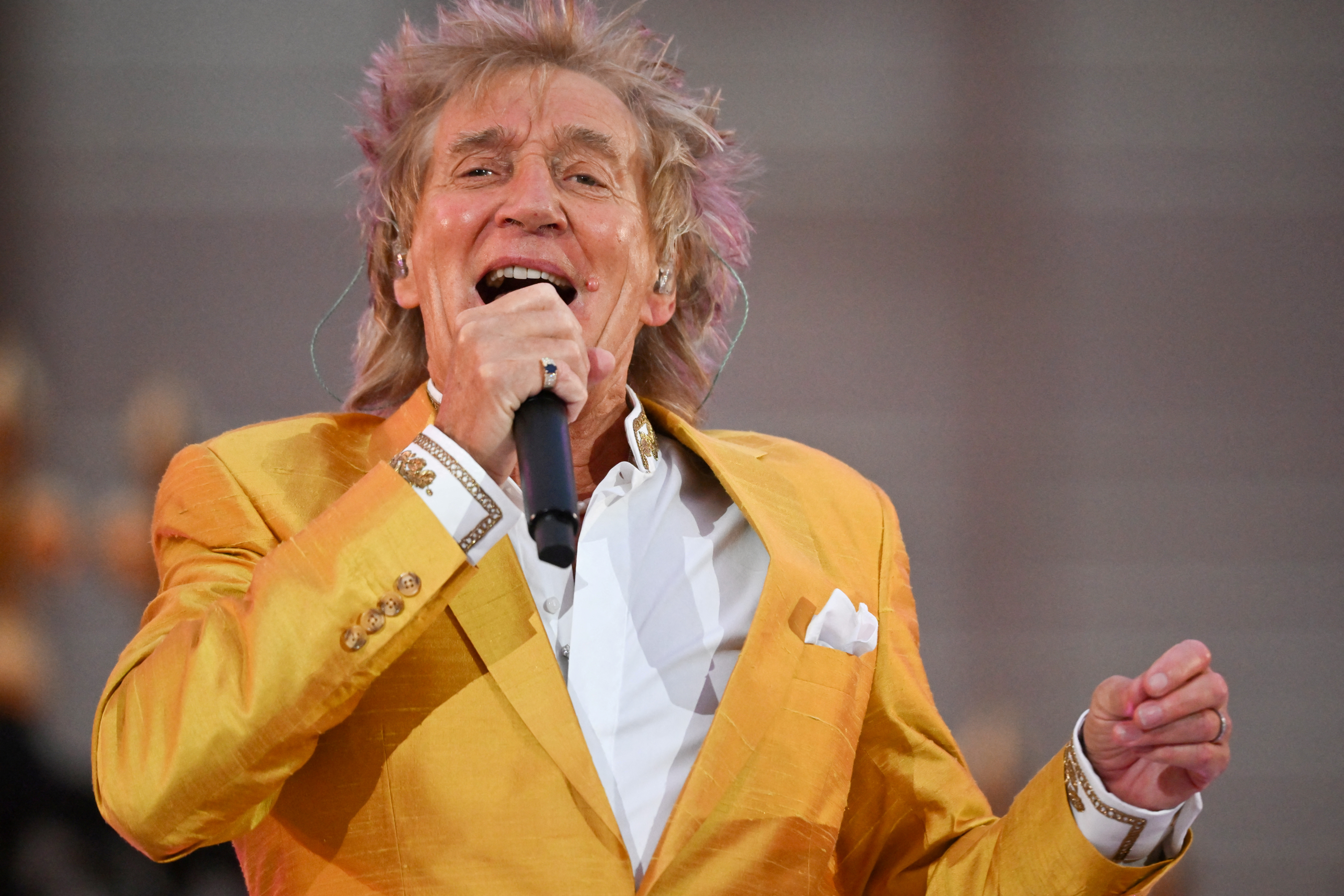 FILE PHOTO: Sir Rod Stewart performs onstage during Queen Elizabeth's Platinum Party at the Palace in front of Buckingham Palace, in London, Britain, June 4, 2022.  Jeff J Mitchell