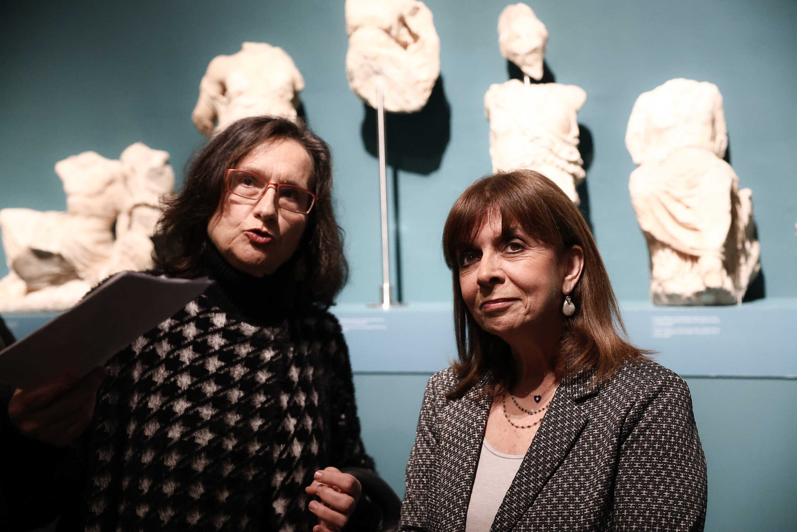 Η Κατερίνα Σακελλαροπούλου εγκαινίασε την επανέκθεση του Αρχαιολογικού Μουσείου στην Ελευσίνα