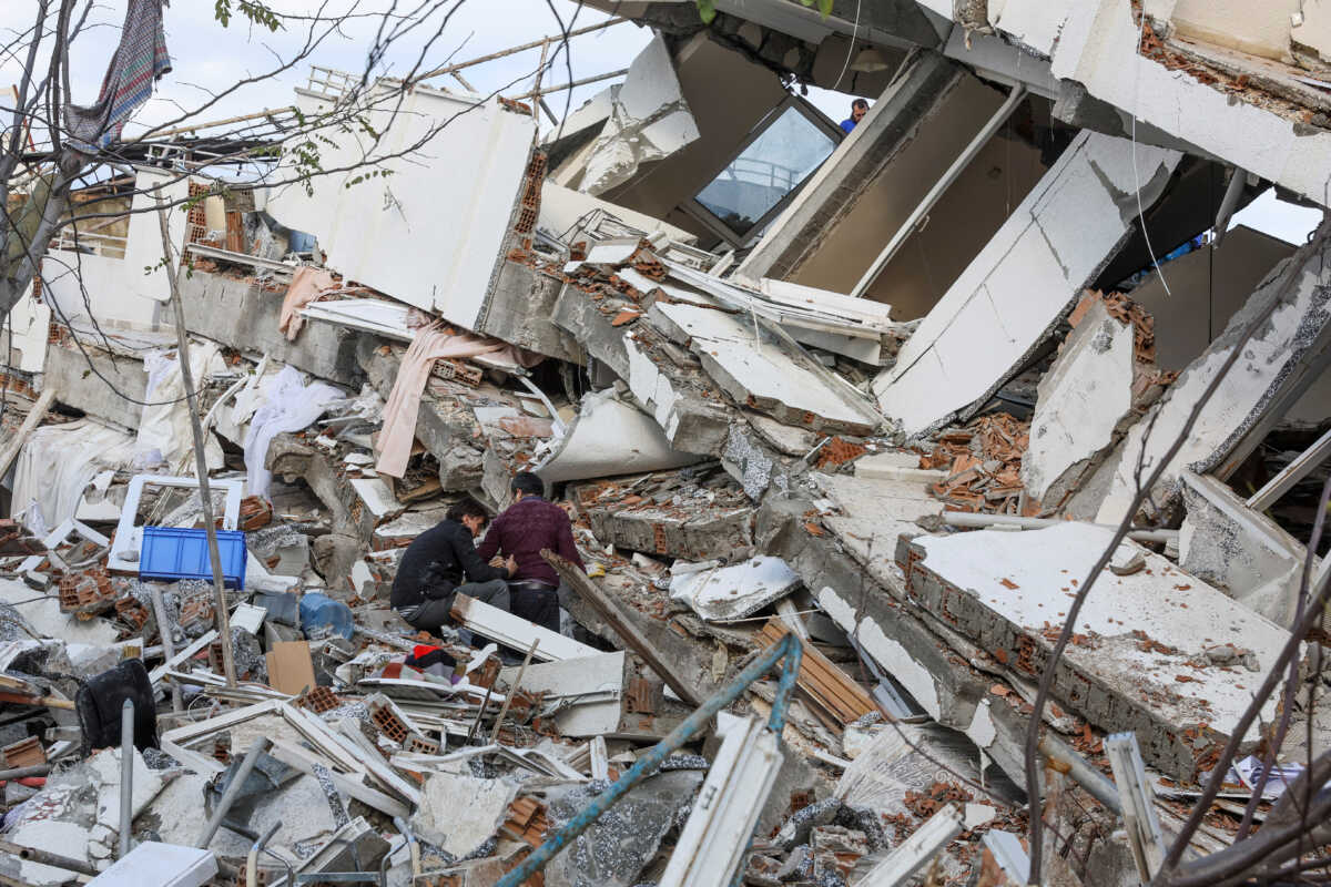 Σεισμός στην Τουρκία: Αποθέωση για τους διασώστες της ΕΜΑΚ – Trend το «Ευχαριστούμε Ελλάδα» στο twitter