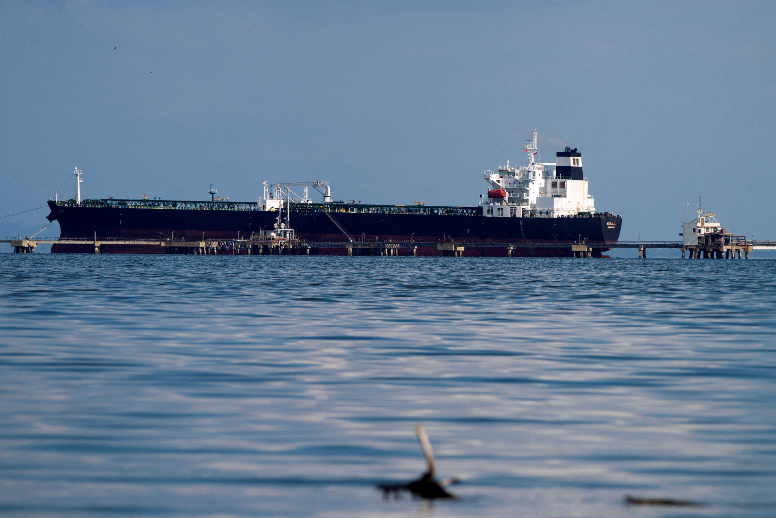 Αλβανία: Υπό κράτηση πλήρωμα τάνκερ που μετέφερε 22.500 τόνους ρωσικού πετρελαίου