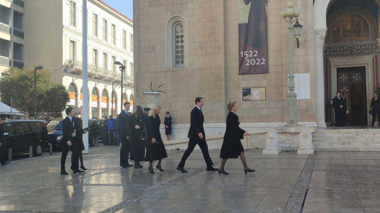 Οικογένεια, Υπουργοί και κόσμος στο μνημόσυνο του τέως βασιλιά Κωνσταντίνου - Την Κυριακή το τρισάγιο
