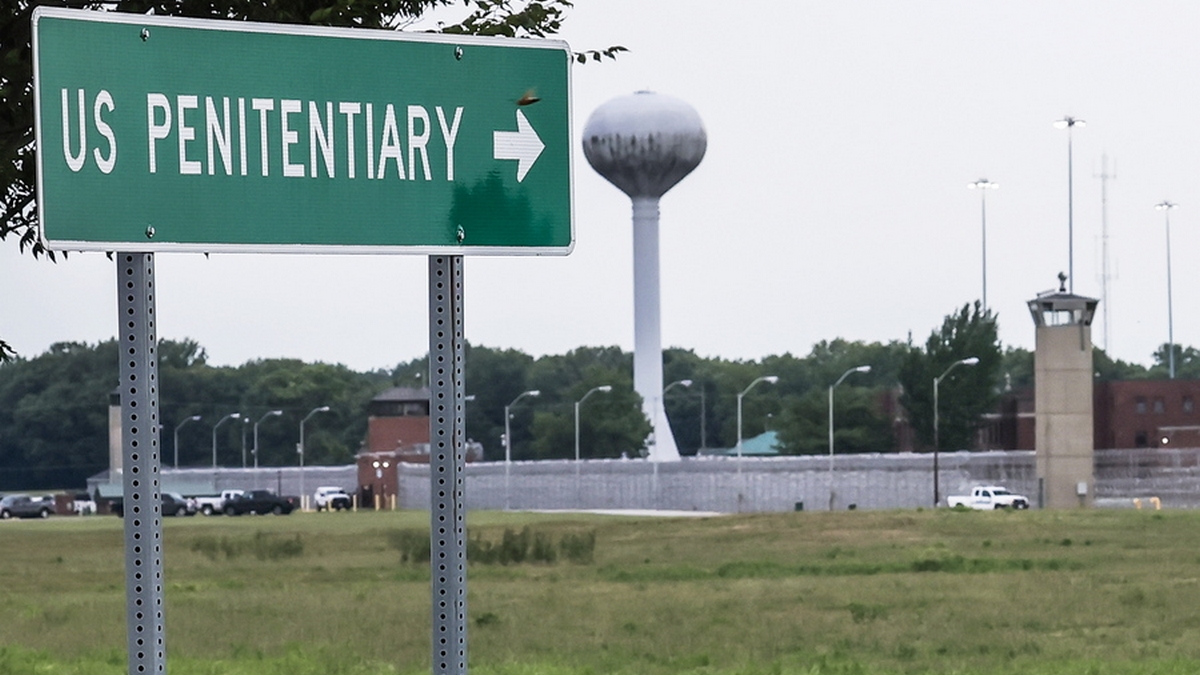 epa08874861 (FILE) - A sign points to the Federal Correctional Complex, where the federal execution chamber is located, in Terre Haute, Indiana, USA, 15 July 2020 (reissued 10 December 2020). The US Department of Justice has ordered two executions of inmates on death row for 10 and 11 December. Brandon Bernard is supposed to be killed with lethal injection on death row in Terre Haute, Indiana, followed by 56-year-old Alfred Bourgeois the following day. Another three state exeuctions are planned just a few days before President-elect Joe Biden takes office on 20 January.  EPA