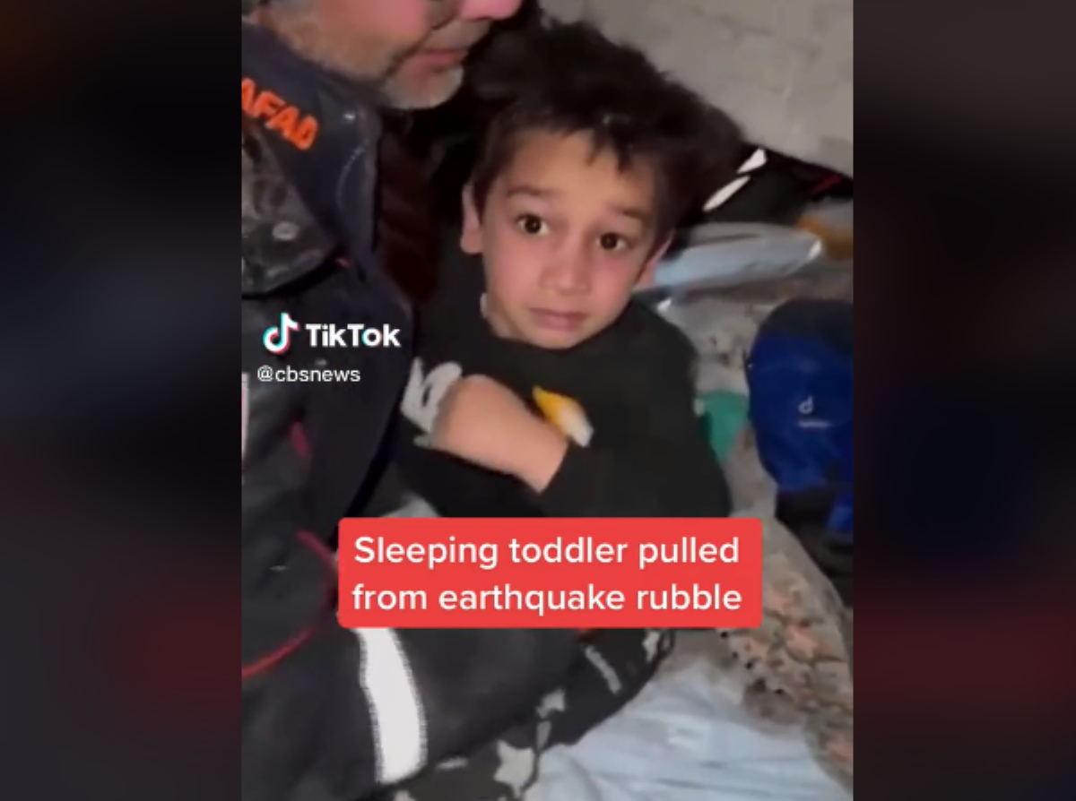 Σεισμός στην Τουρκία: Απεγκλώβισαν αγοράκι που είχε αποκοιμηθεί κάτω από τα χαλάσματα