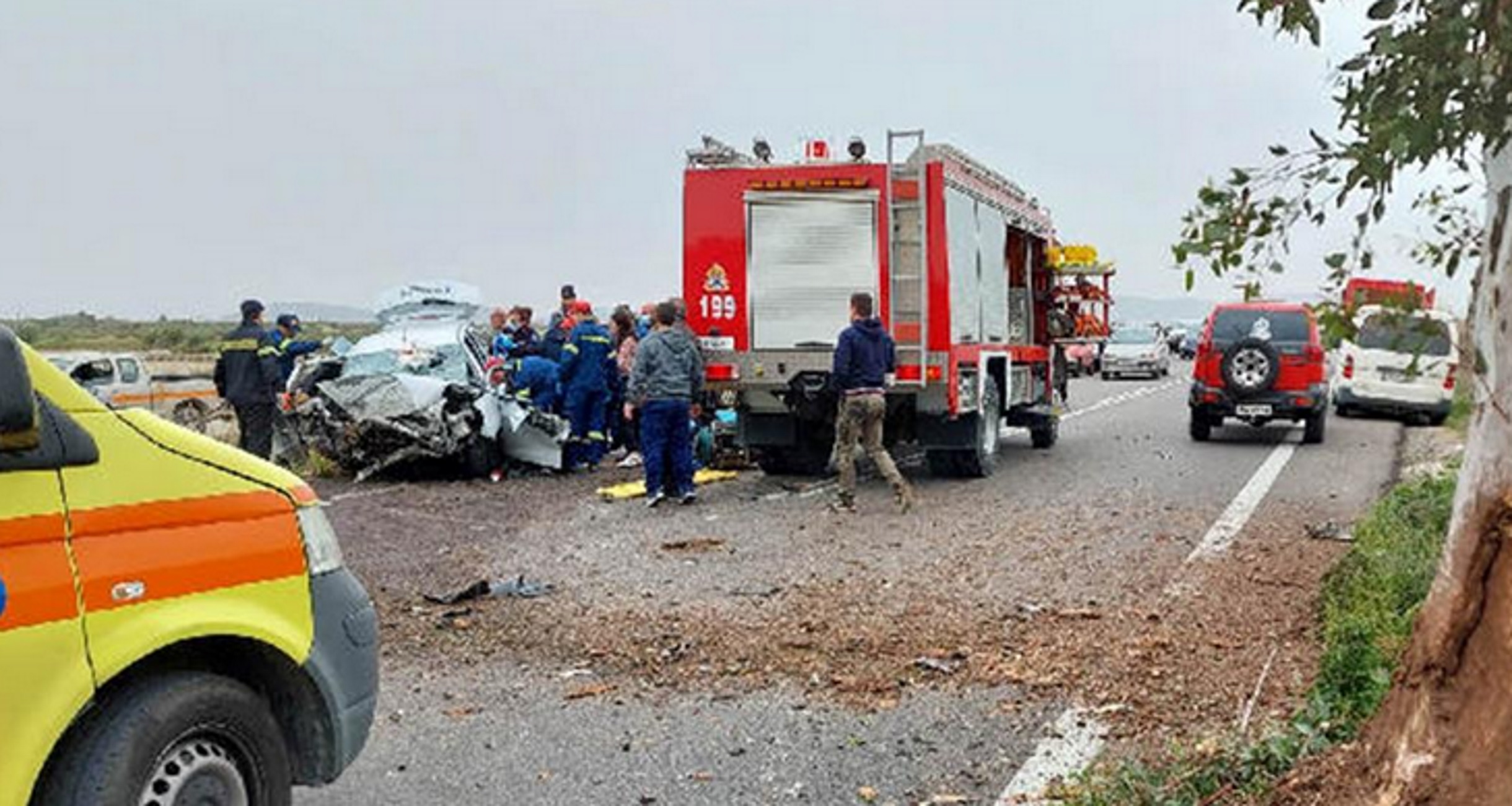 Μεσολόγγι: Τροχαίο με νεκρό οδηγό αυτοκινήτου, εικόνες από το σημείο