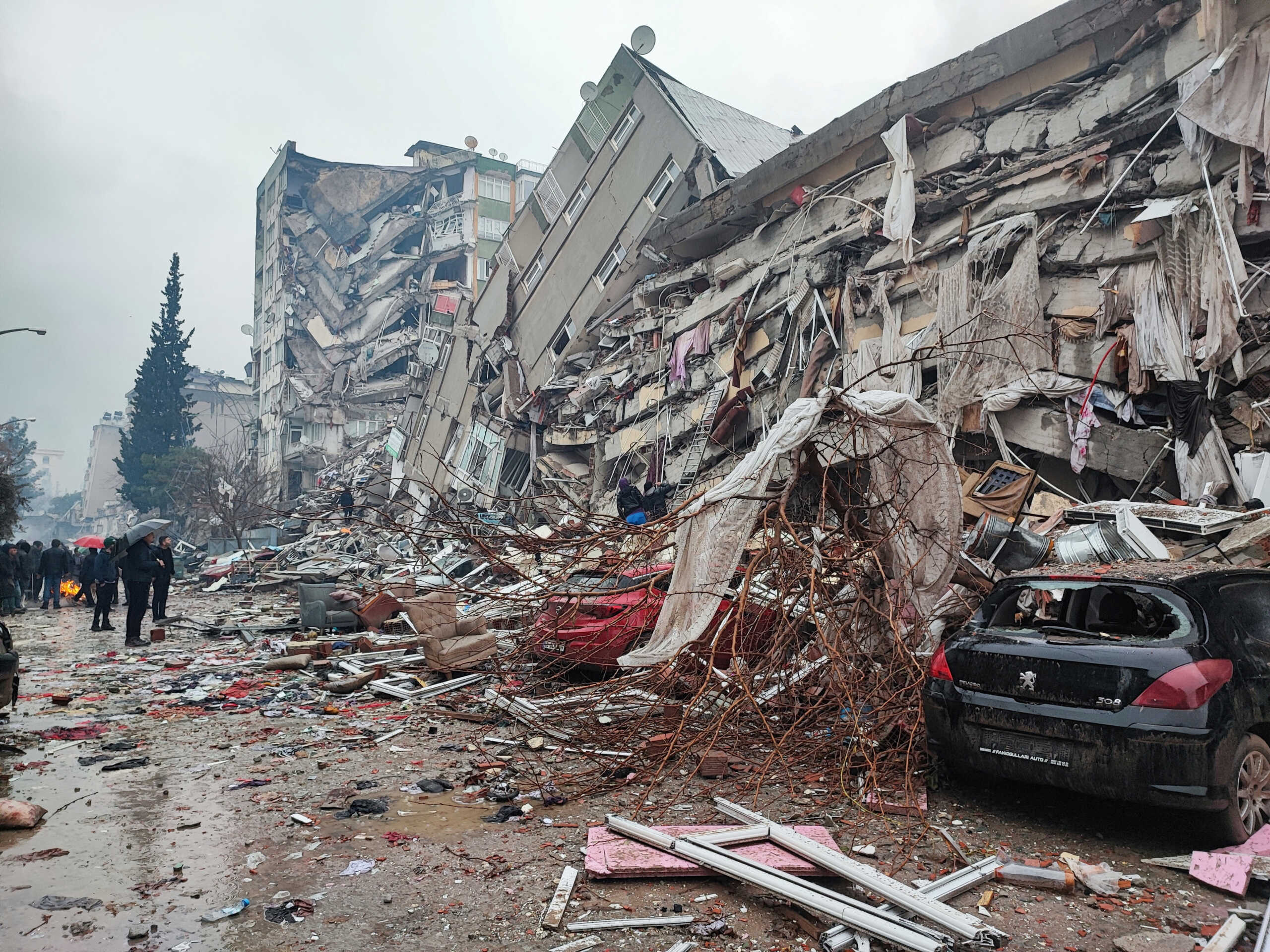Σεισμός σε Τουρκία και Συρία: Πάνω από 2300 οι νεκροί – Μάχη με το χρόνο δίνουν τα σωστικά συνεργεία
