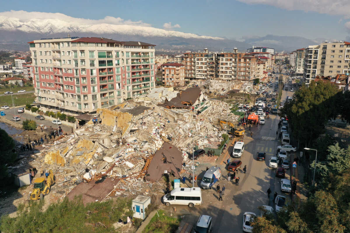 Ευθύμιος Λέκκας για σεισμό στην Τουρκία: Οι νεκροί μπορεί να φτάσουν τους 50.000