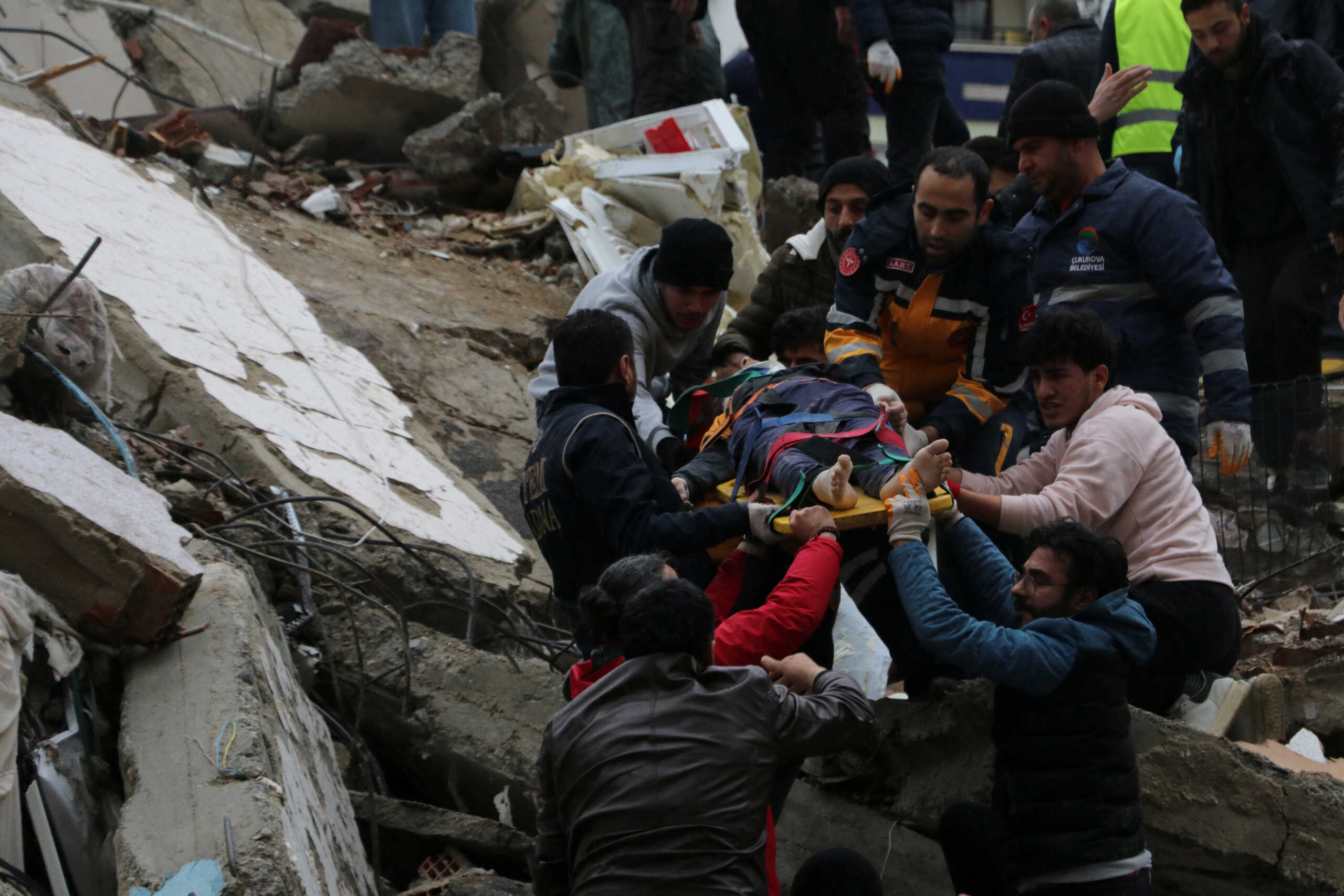 Σεισμός 7,8 Ρίχτερ στην Τουρκία: Εγκλωβισμένοι κάτω από τα ερείπια ανεβάζουν βίντεο στα social media – Δραματικές εικόνες