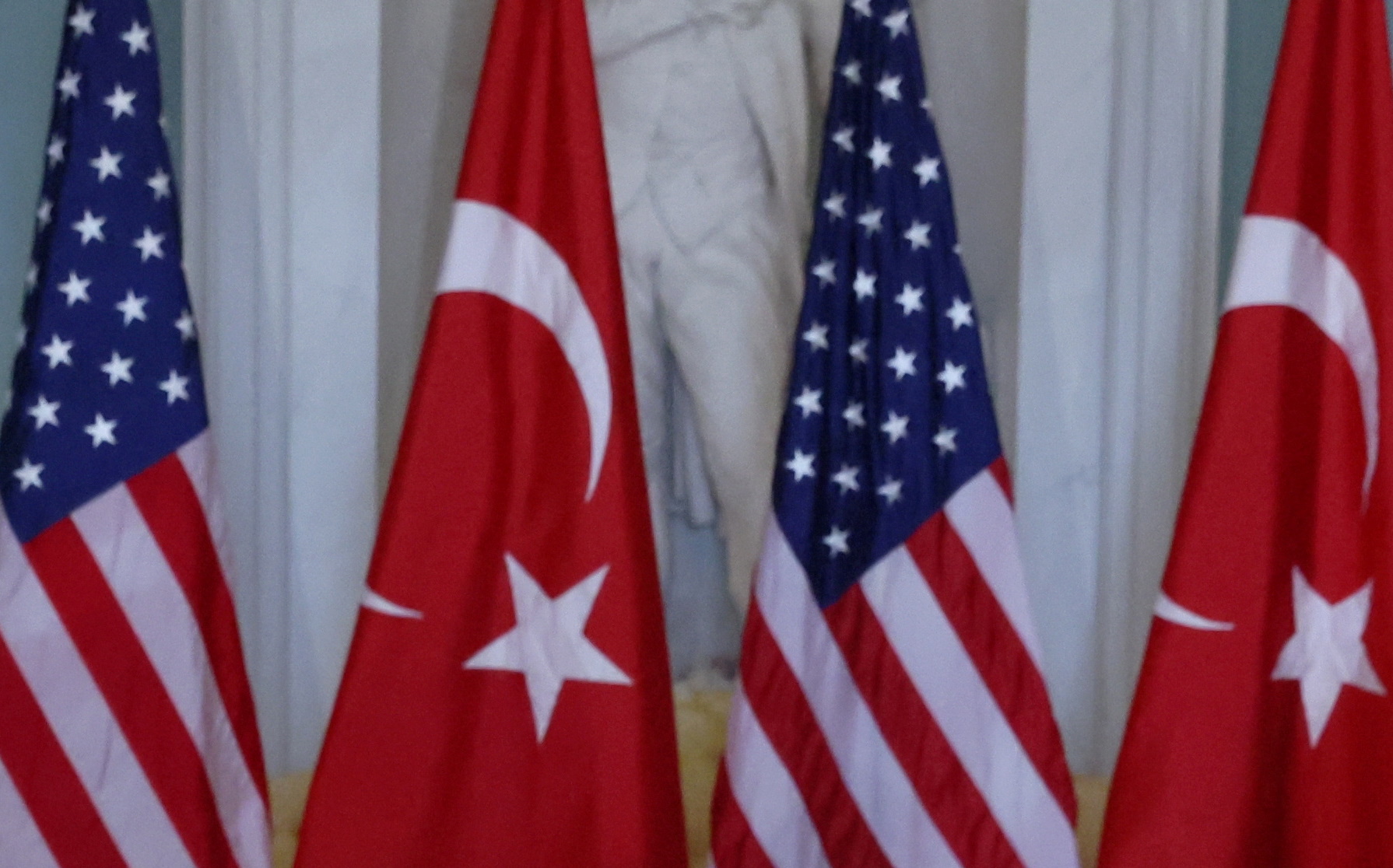 Τουρκία: «Πάρε τα βρωμερά σου χέρια μακριά» – Το μήνυμα του Σοϊλού στον Αμερικανό πρεσβευτή
