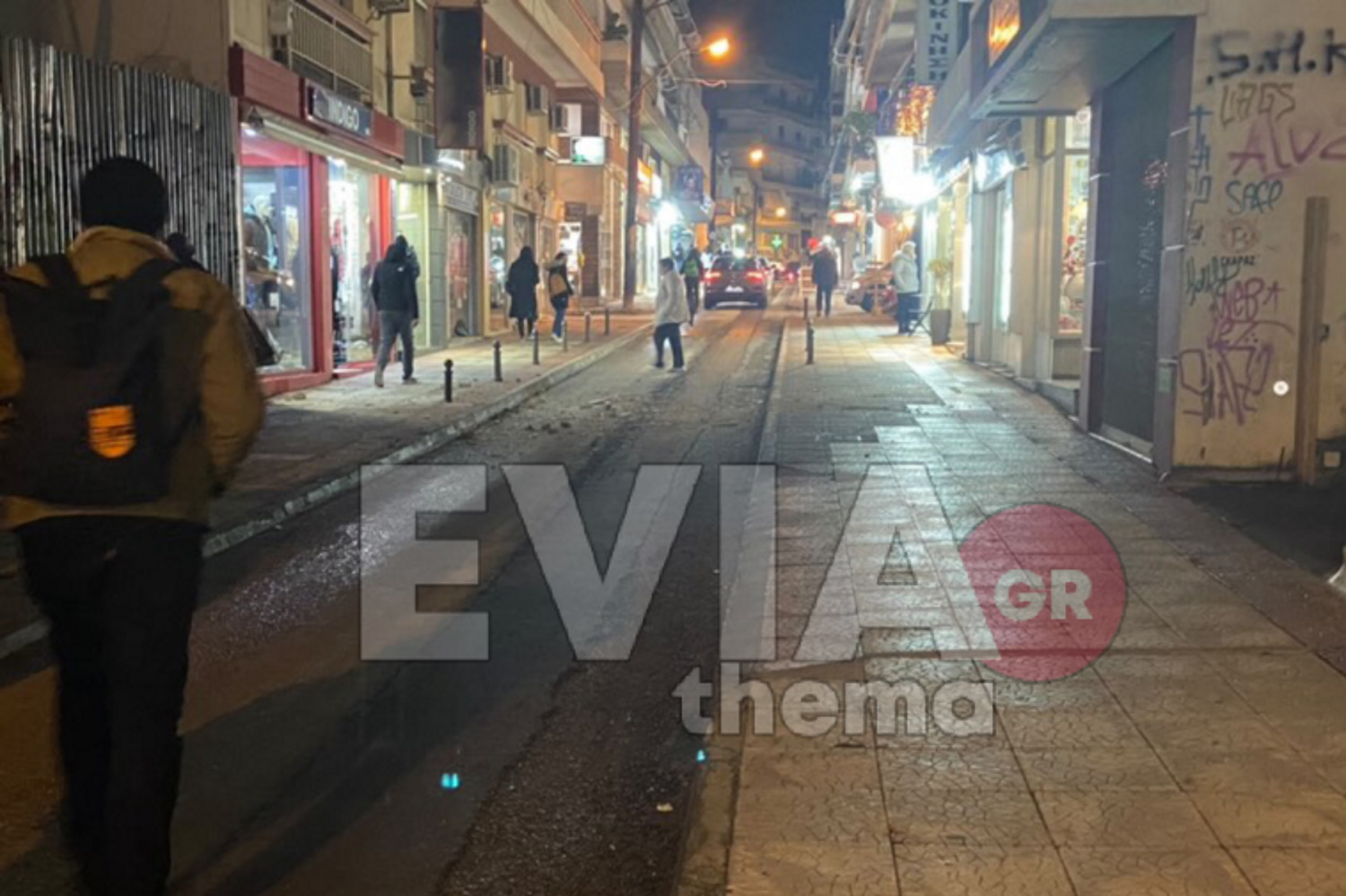 Χαλκίδα: Σοβάδες από πολυκατοικία έπεσαν σε δρόμο