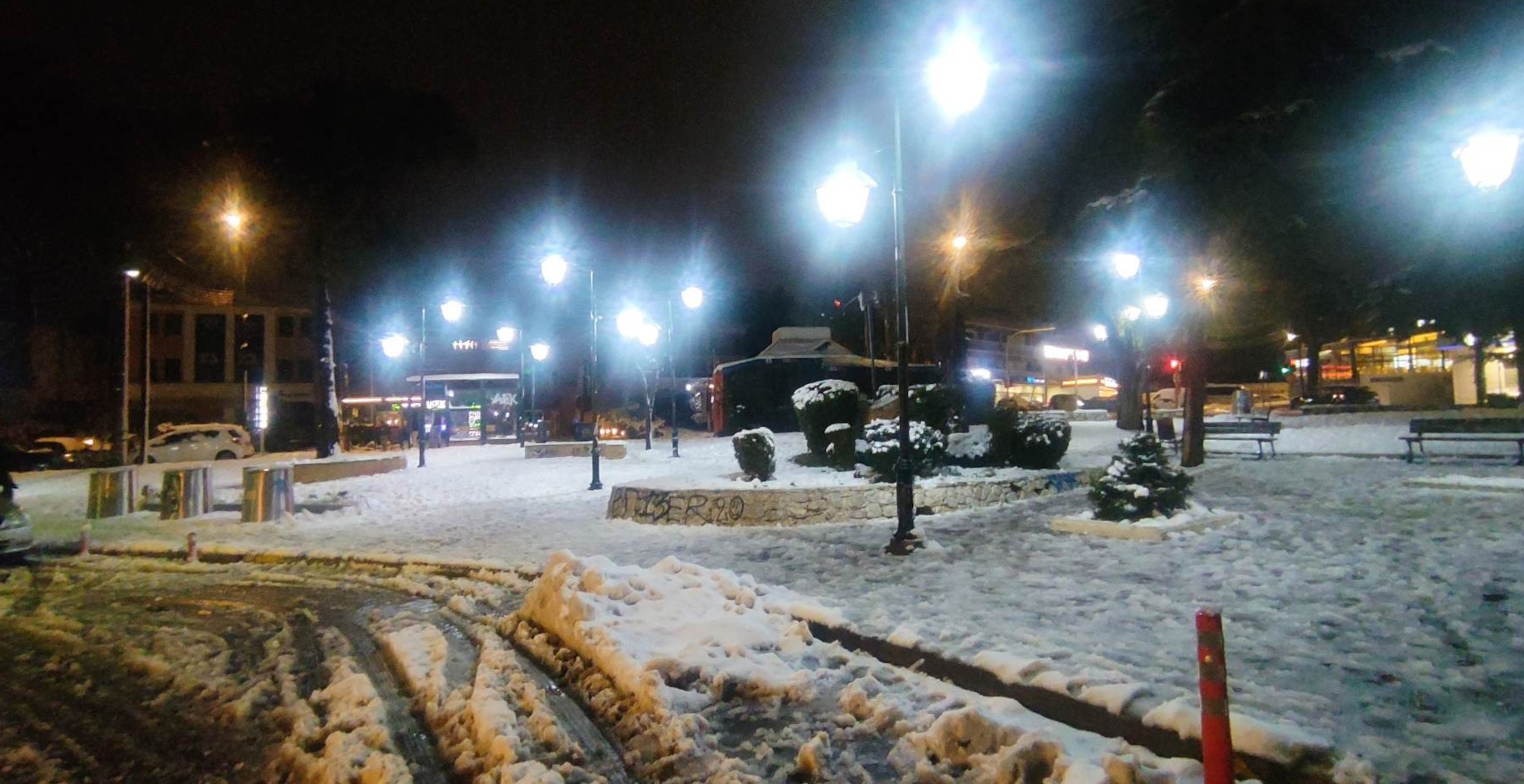 Κακοκαιρία «Μπάρμπαρα»: Η πιο δύσκολη νύχτα – Συναγερμός για χιόνια και παγωνιά σε Αττική, Εύβοια και Βοιωτία