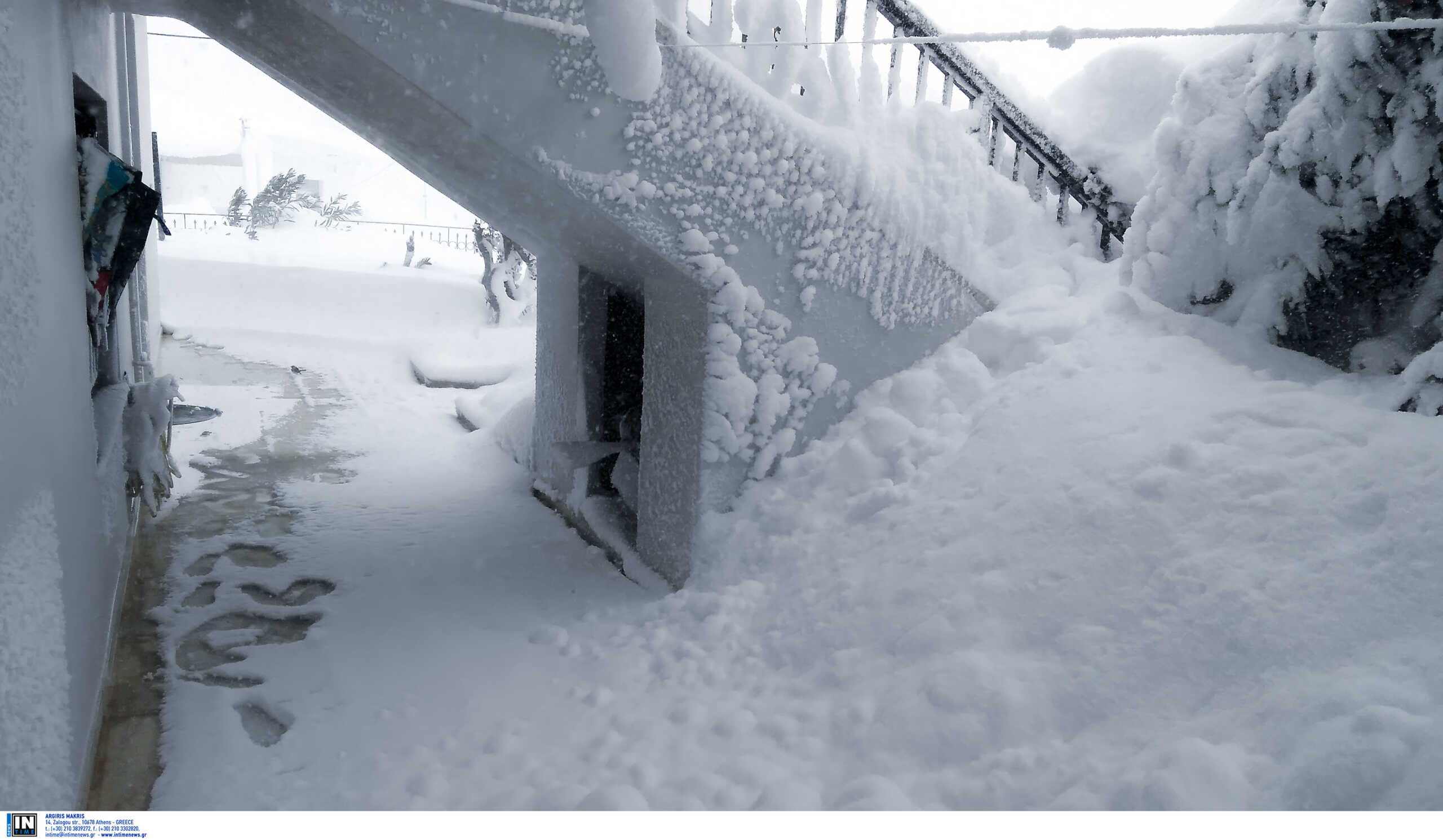 Καιρός – Εύβοια: Περιπέτεια στα χιόνια για 50 εκδρομείς που κατεβαίνουν από τη Στενή με τα πόδια
