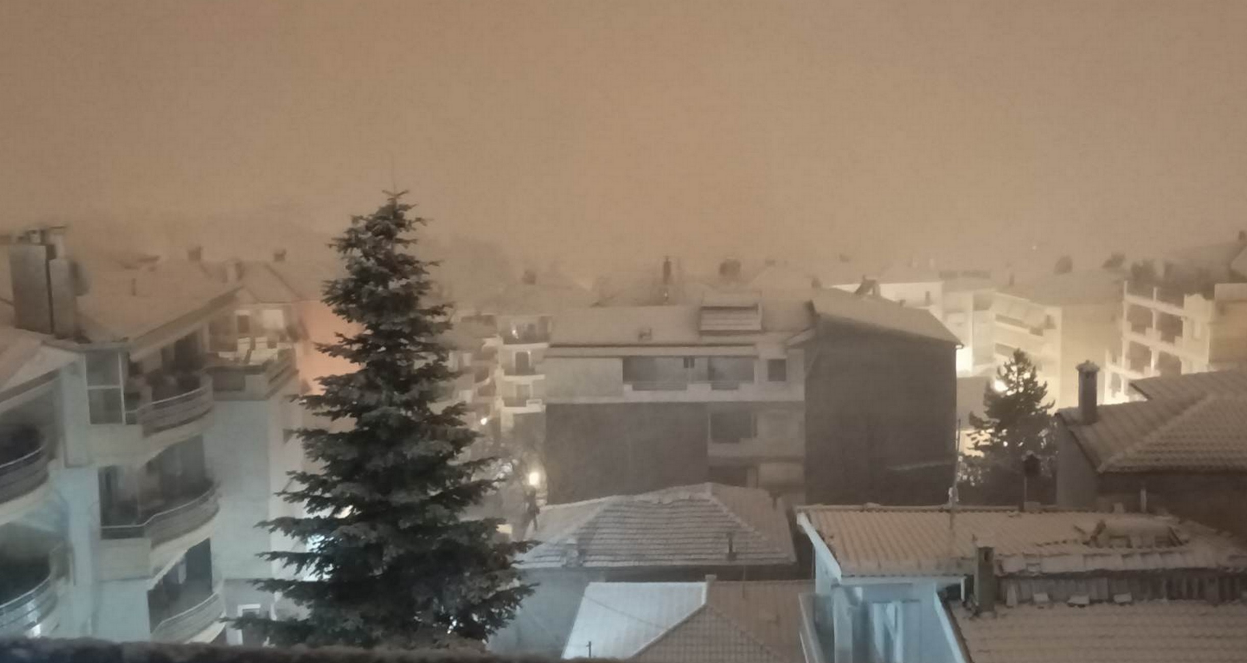 Καιρός – Χιόνια σε Λάρισα και Κοζάνη: Δείτε πώς ξύπνησαν οι κάτοικοι στις δύο πόλεις