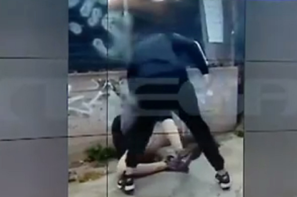 Άγριος ξυλοδαρμός 15χρονου μαθητή στο σχολείο του στην Αθήνα – Συμμαθήτριά του τραβούσε βίντεο