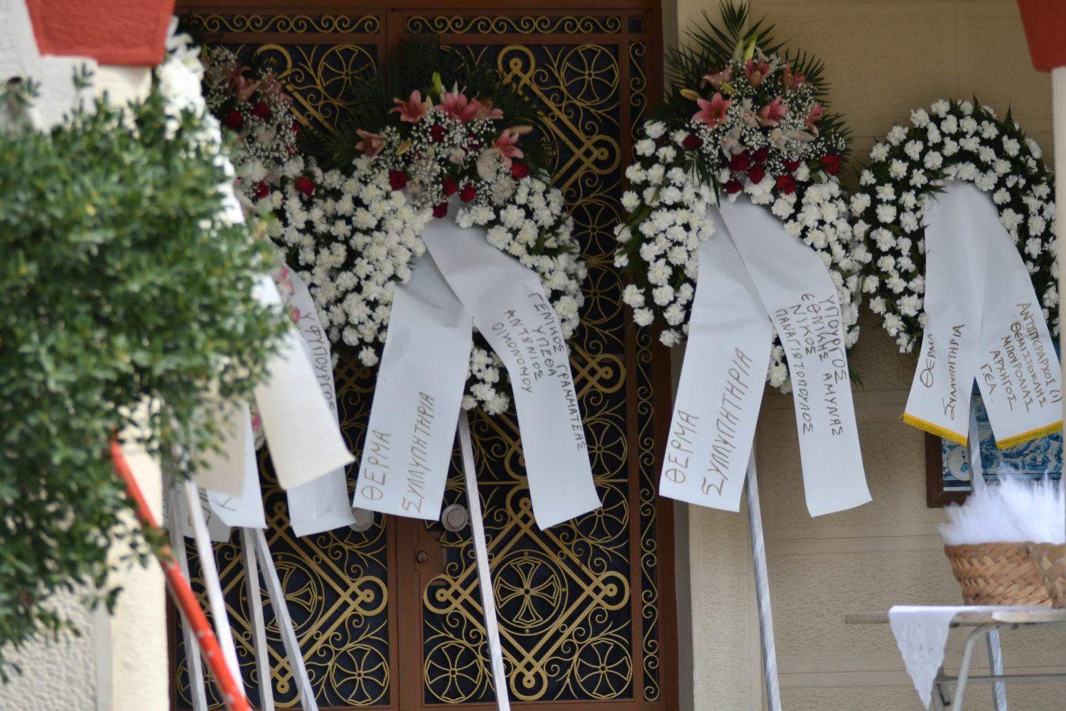 Τέμπη: Εικόνες από την κηδεία και το τελευταίο αντίο στην Κλαούντια Λάτα