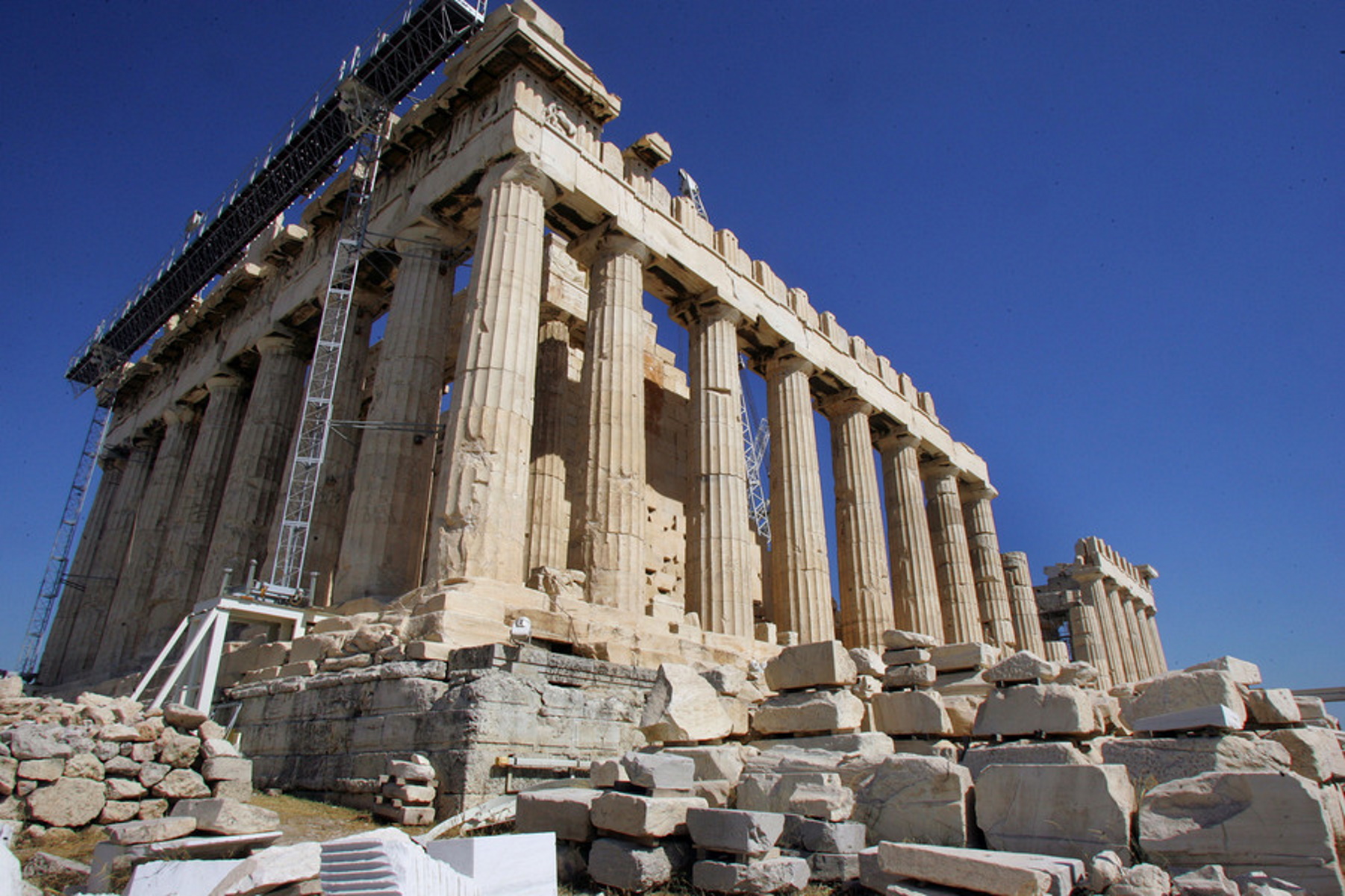 ΟΟΣΑ: Aνάπτυξη της ελληνικής οικονομίας 2,4%  το 2023 και 2% το 2024