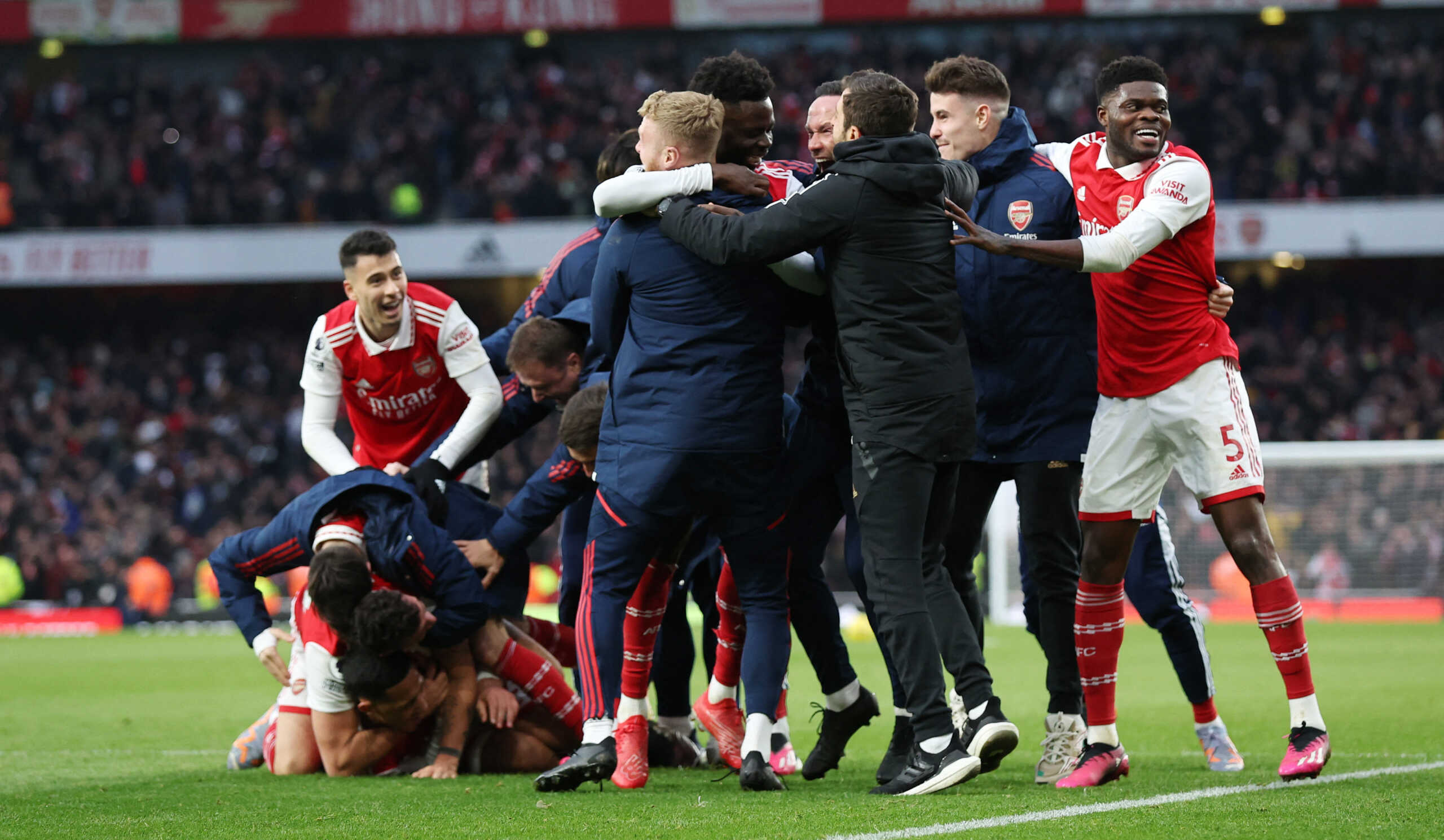 Soccer Football - Premier League - Arsenal v AFC Bournemouth - Emirates Stadium, London, Britain - March 4, 2023 Arsenal's Reiss Nelson celebrates scoring their third goal with teammates and the coaches REUTERS