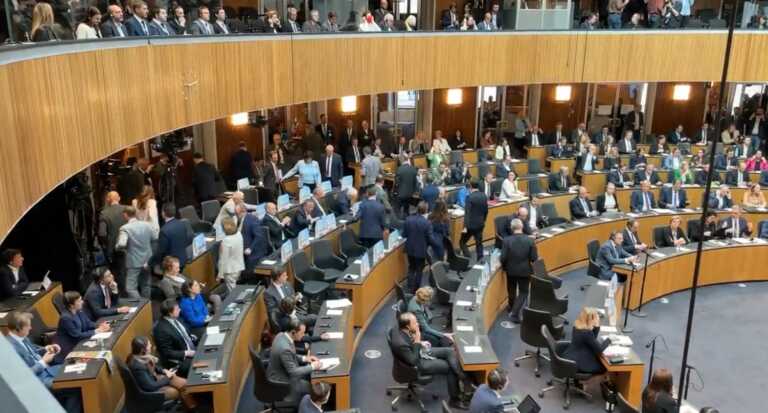 Ακροδεξιοί βουλευτές αποχώρησαν από την Βουλή της Αυστρίας στη διάρκεια ομιλίας του Βολοντίμιρ Ζελένσκι