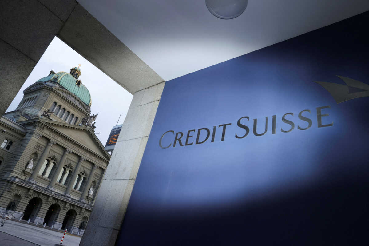 Διασώθηκε η Credit Suisse, εξαγοράστηκε έναντι 3 δισ. ευρώ από τη UBS – Στήριξη έως 100 δισ. ευρώ από την Κεντρική Τράπεζα της Ελβετίας