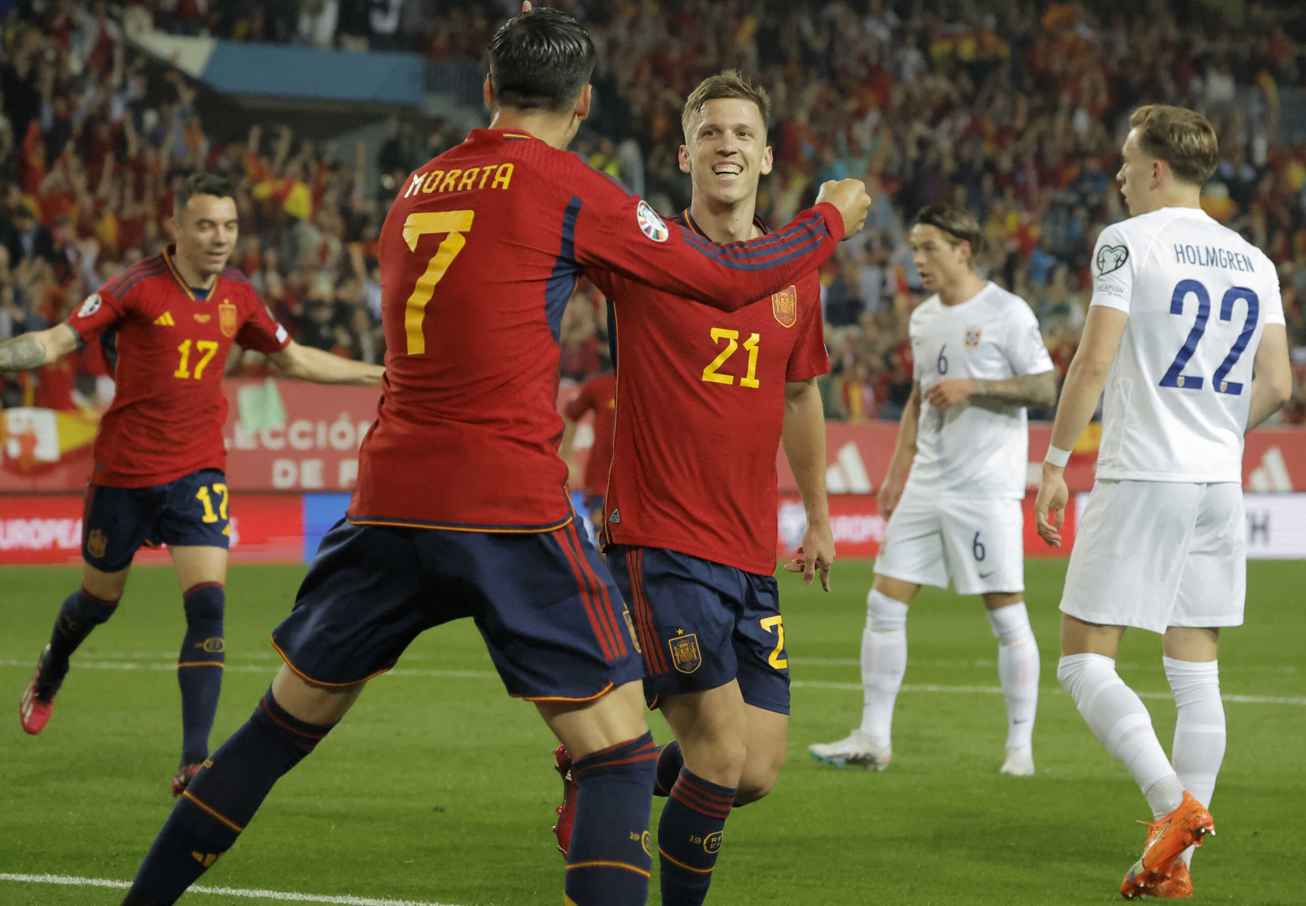 Soccer Football - UEFA Euro 2024 Qualifier - Group A - Spain v Norway - La Rosaleda Stadium, Malaga, Spain - March 25, 2023 Spain's Dani Olmo celebrates scoring their first goal with Alvaro Morata REUTERS