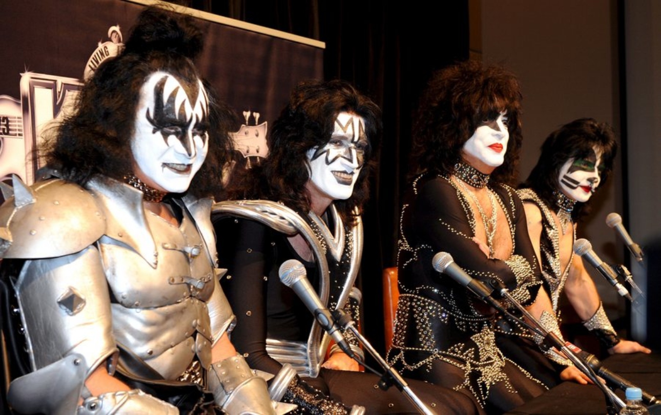 Kiss: Η βιογραφική ταινία του μυθικού ροκ συγκροτήματος βγαίνει στο Netflix το 2024